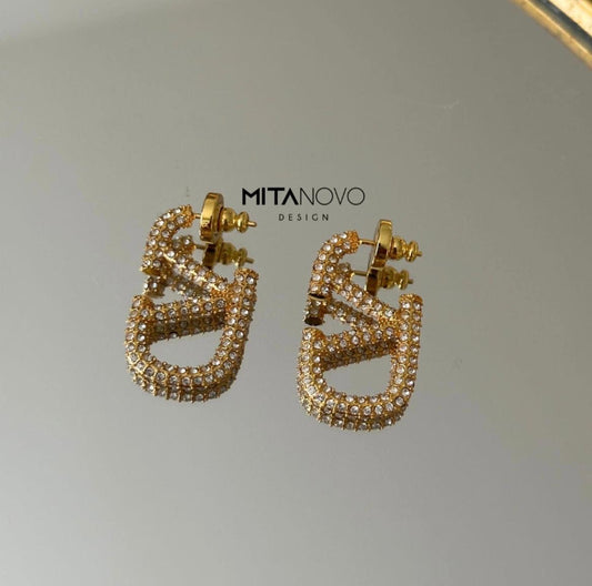 Gold earrings with stone