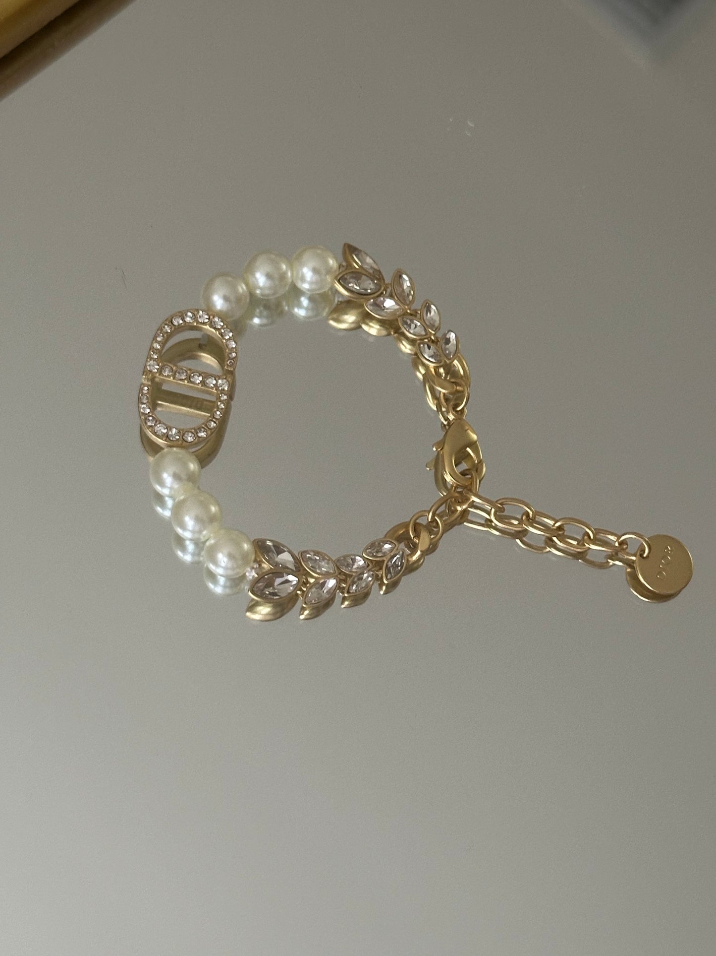 Gold pearl Bracelet with stone