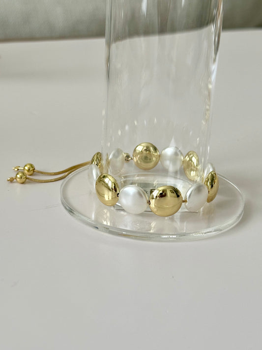 Ajustable Pearl and Gold bracelet