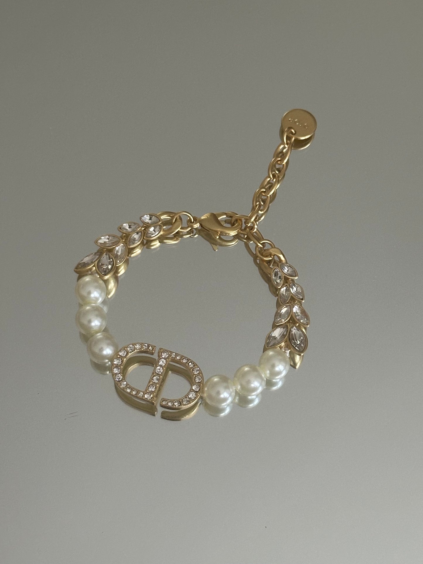 Gold pearl Bracelet with stone