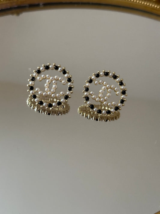 Round black pearl earrings