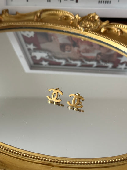 Studs earrings