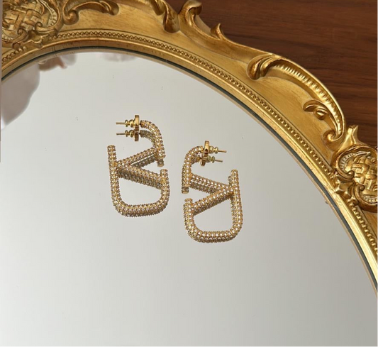 Gold earrings with stone