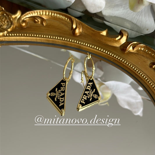 Gold Dangling earrings