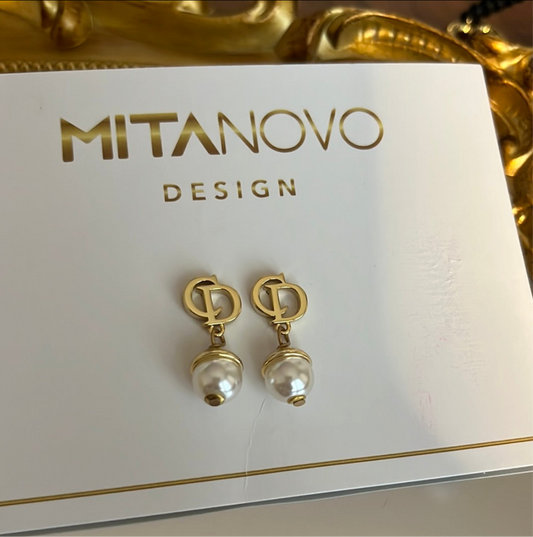 Gold danling pearl earrings