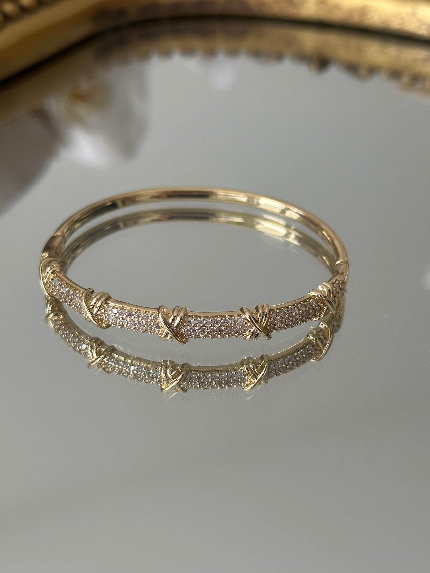 Bracelet with stone