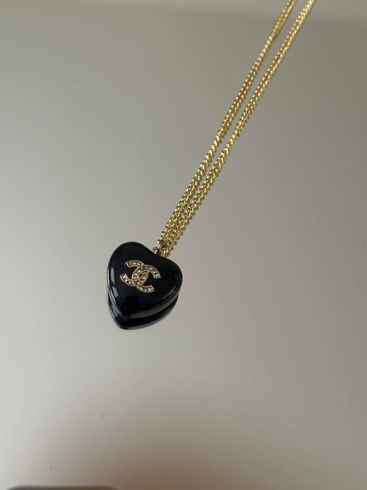 Black heart pendant Necklace