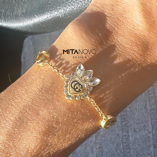 Gold bracelet with stone