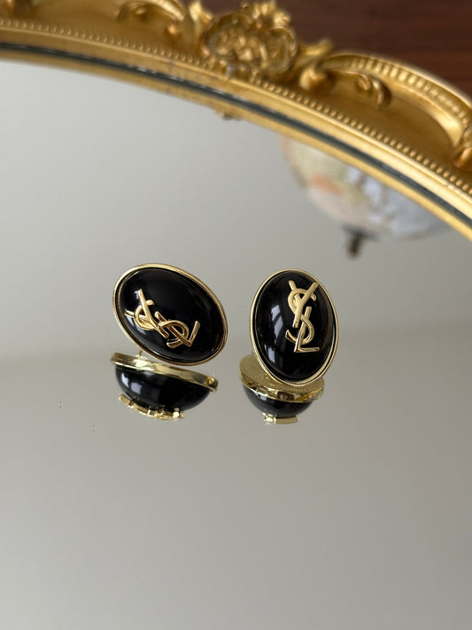 Oval black earrings