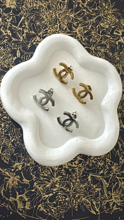 Studs earrings