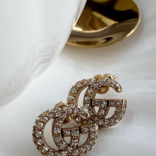 Stud earrings with stone