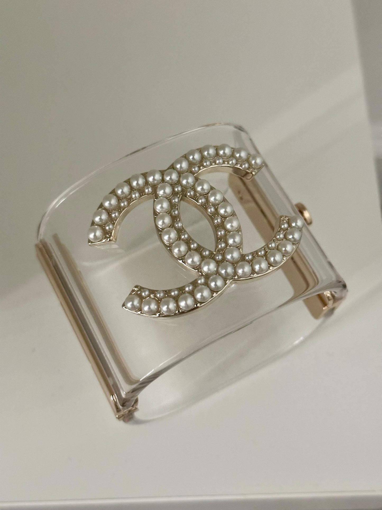 Clear Acrilyc Bracelet with Pearl