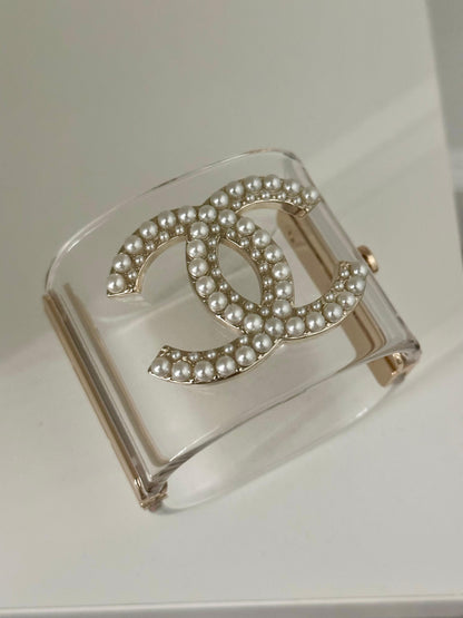 Clear Acrilyc Bracelet with Pearl